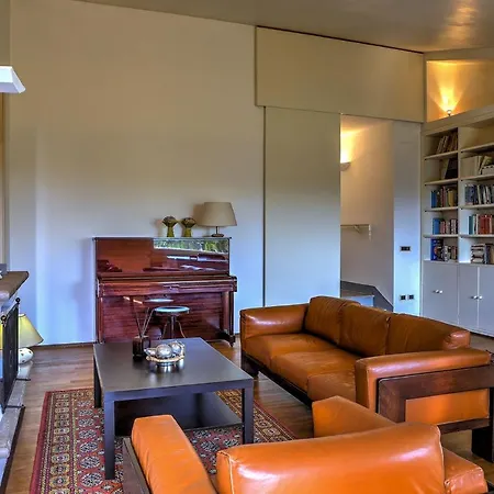 Casa Degli Oleandri 8, Emma