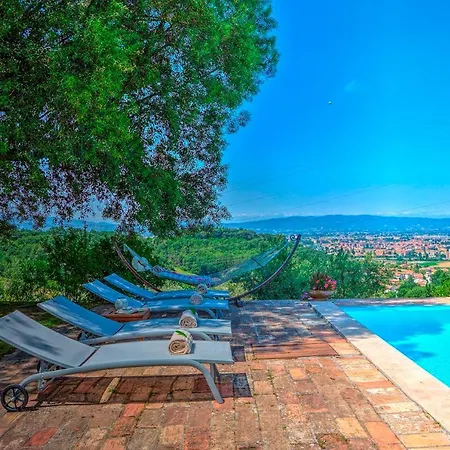 Villa Casa Degli Oleandri 8, Emma Foligno