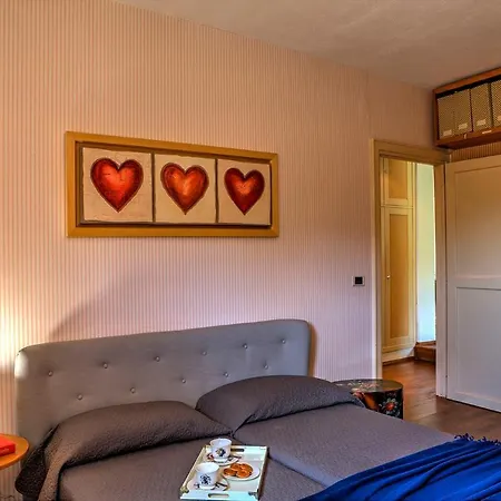 Casa Degli Oleandri 8, Emma