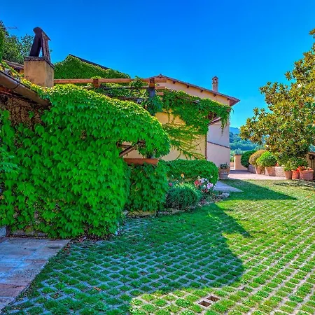 Casa Degli Oleandri 8, Emma Villa