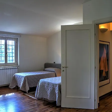 Casa Degli Oleandri 8, Emma Villa