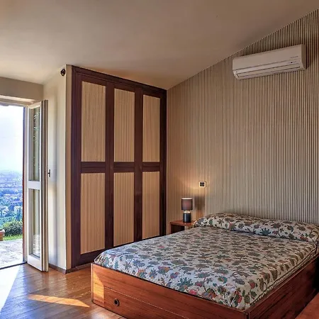 Casa Degli Oleandri 8, Emma